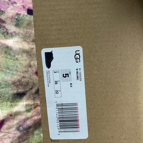 Hello, it is a new size .5 women's shoe - Picture 8 of 8